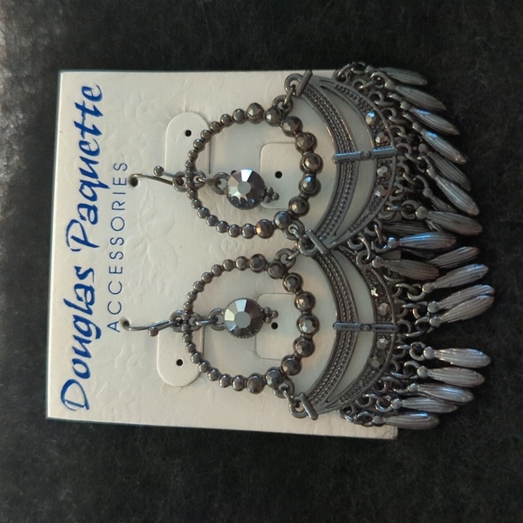 Douglas Paquette black Earrings. Sale - Picture 3 of 3